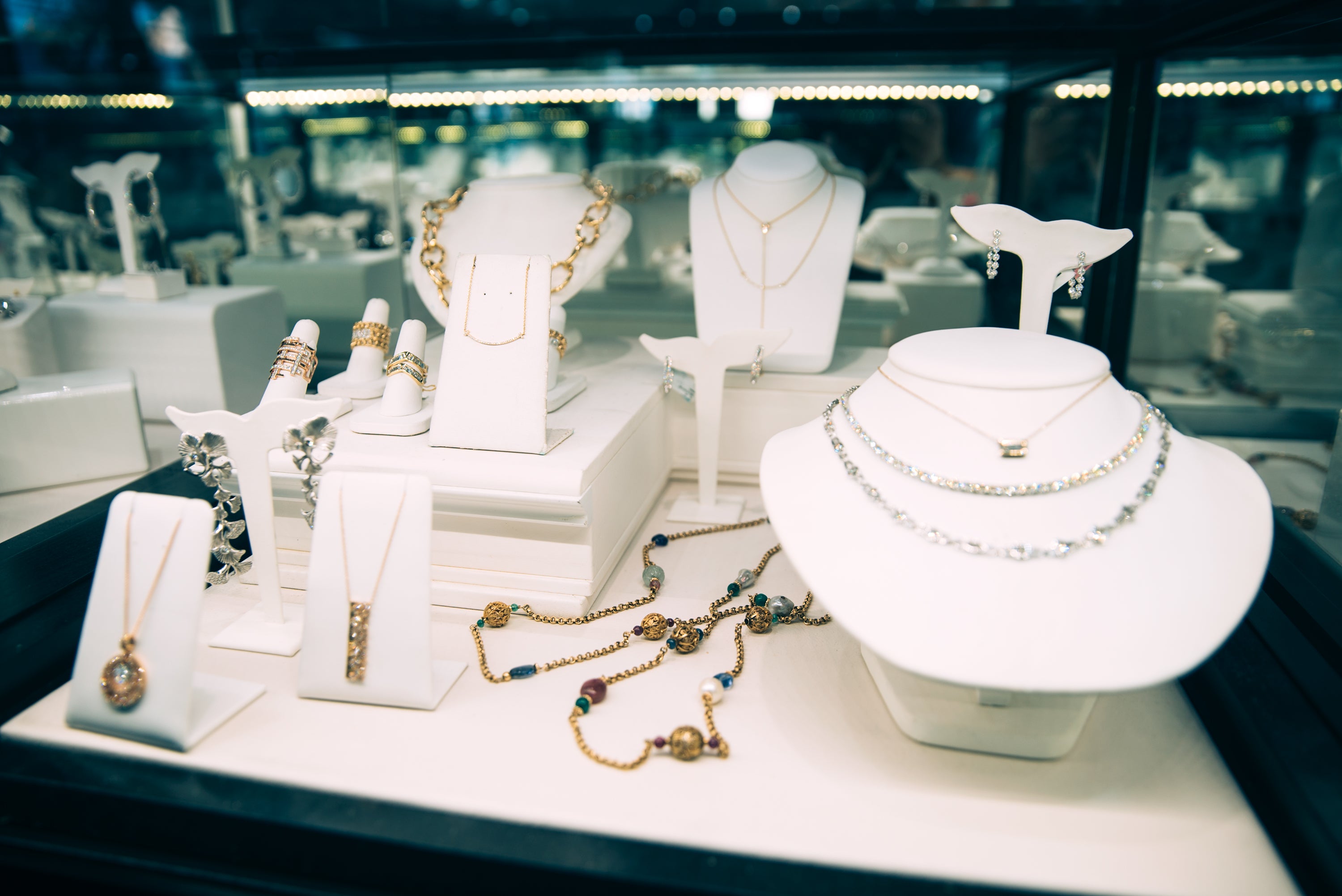 How to Buy a Diamond Necklace The Estate Watch And Jewelry Company