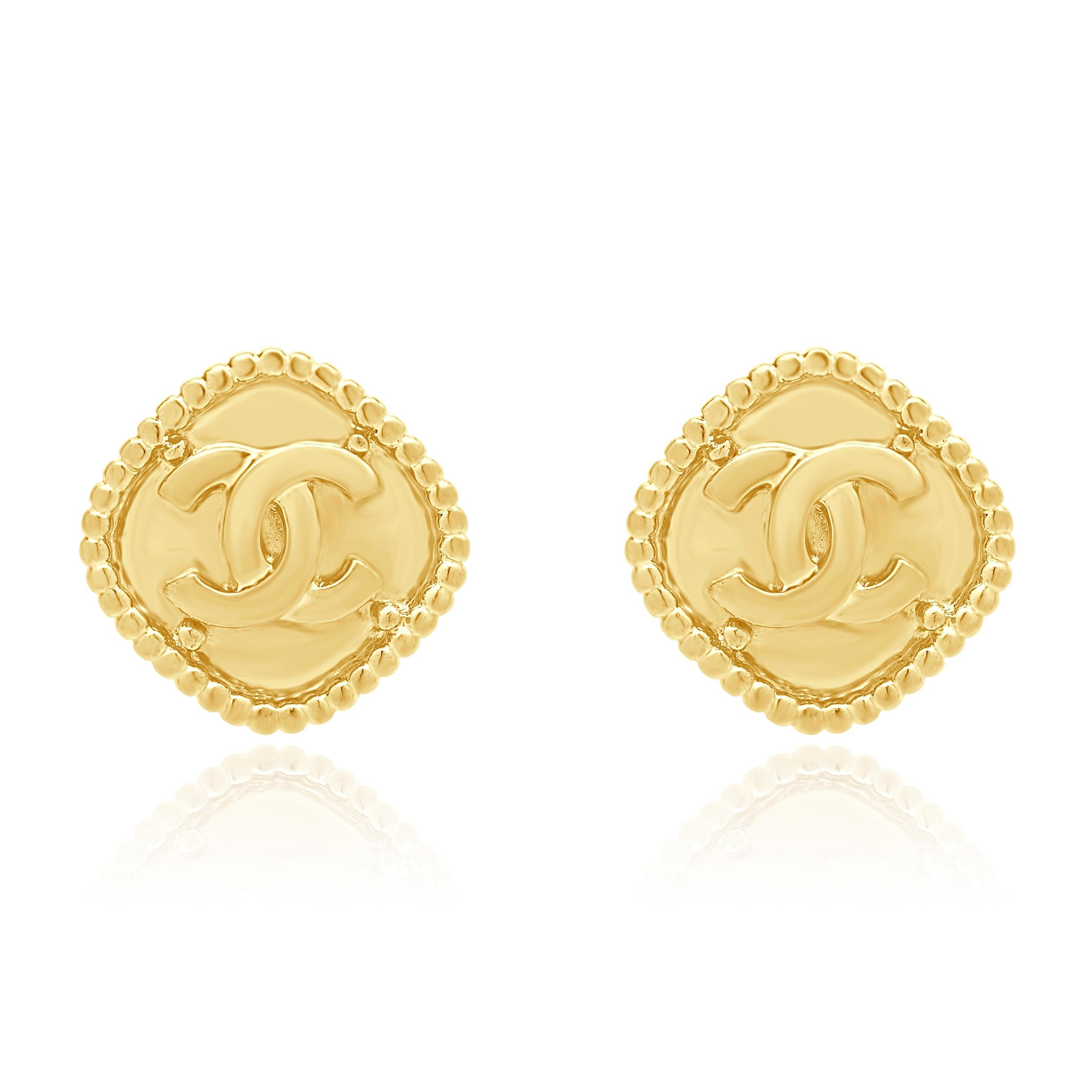 Chanel Gold Plated CC Clip On Earrings – The Estate Watch  display picture 1