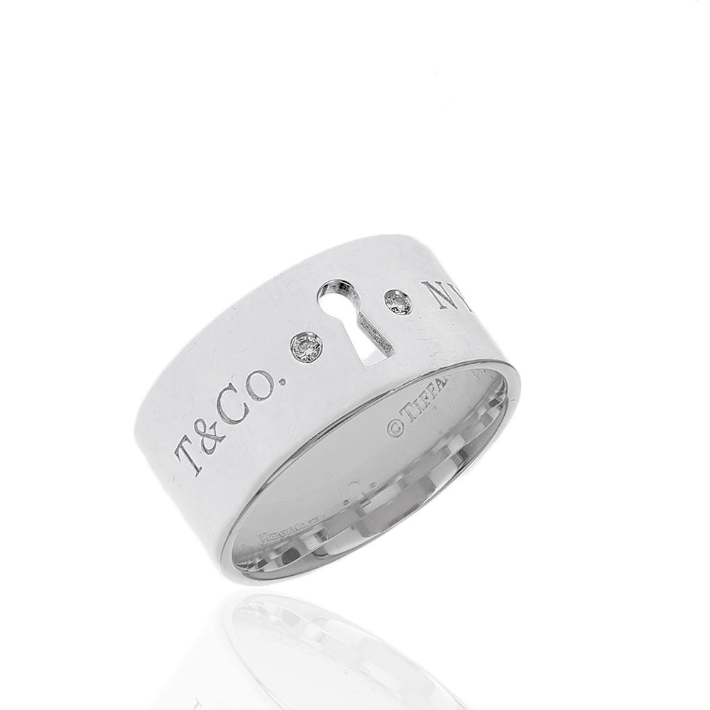 Tiffany & Co. New York 10022 リング　14号 Tiffany & Co. Diamond Keyhole Band in Silver – The Estate Watch