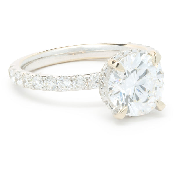 18 Karat White Gold Round Brilliant Cut Diamond Engagement Ring