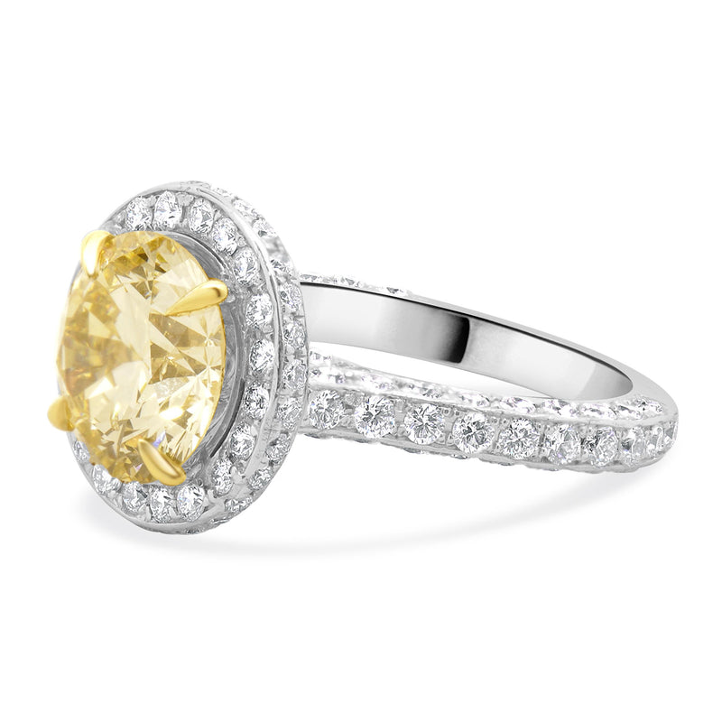 18 Karat White Gold Round Brilliant Cut Diamond Engagement Ring