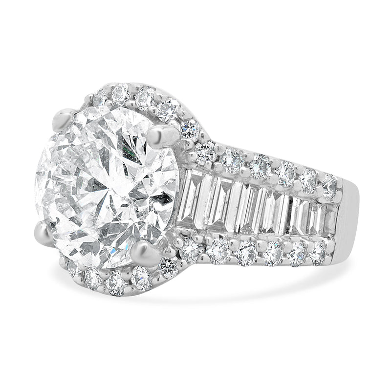 18 Karat White Gold Round Brilliant Cut Diamond Engagement Ring