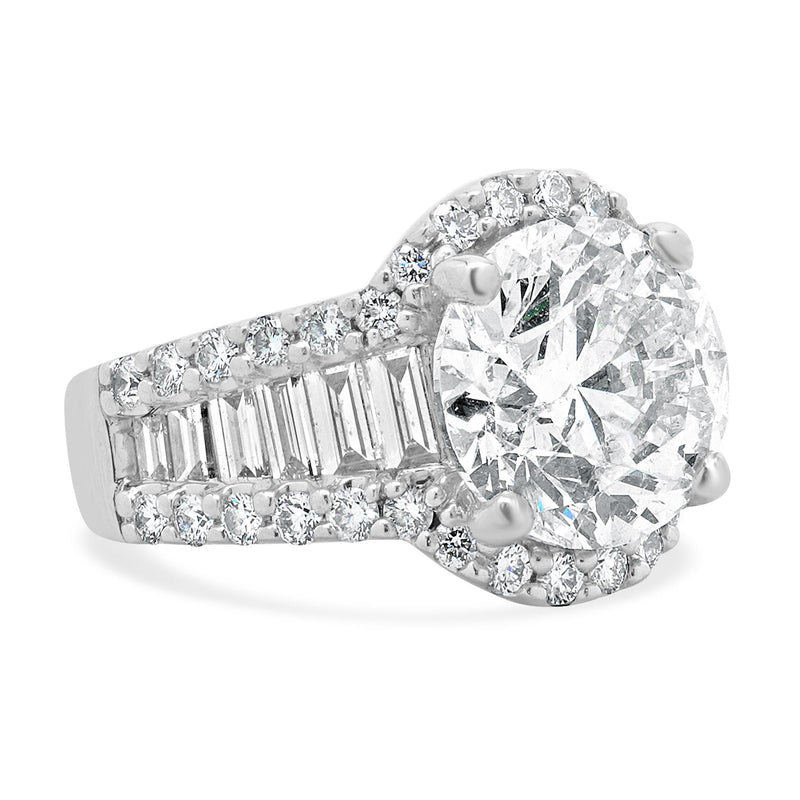 18 Karat White Gold Round Brilliant Cut Diamond Engagement Ring