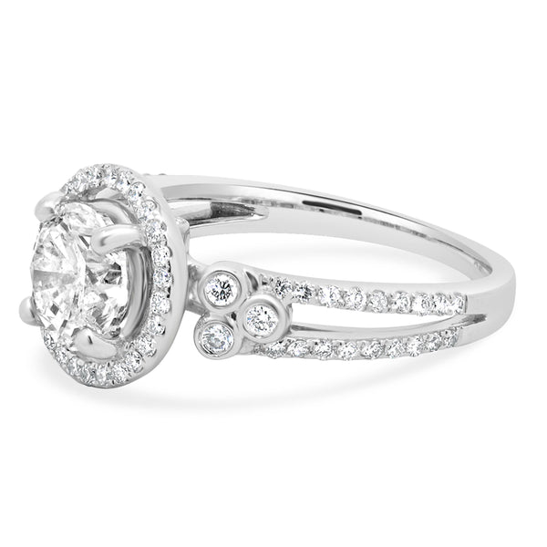 18K White Gold Round Cut Diamond Engagement Ring