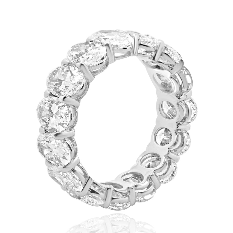 18 Karat White Gold Oval Diamond Band
