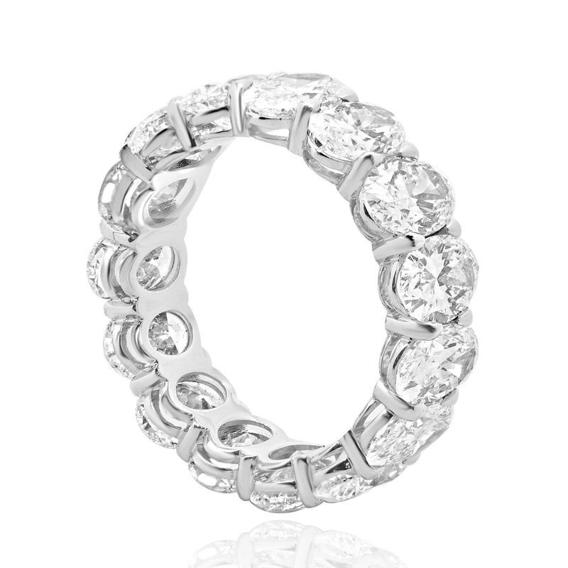 18 Karat White Gold Oval Diamond Band