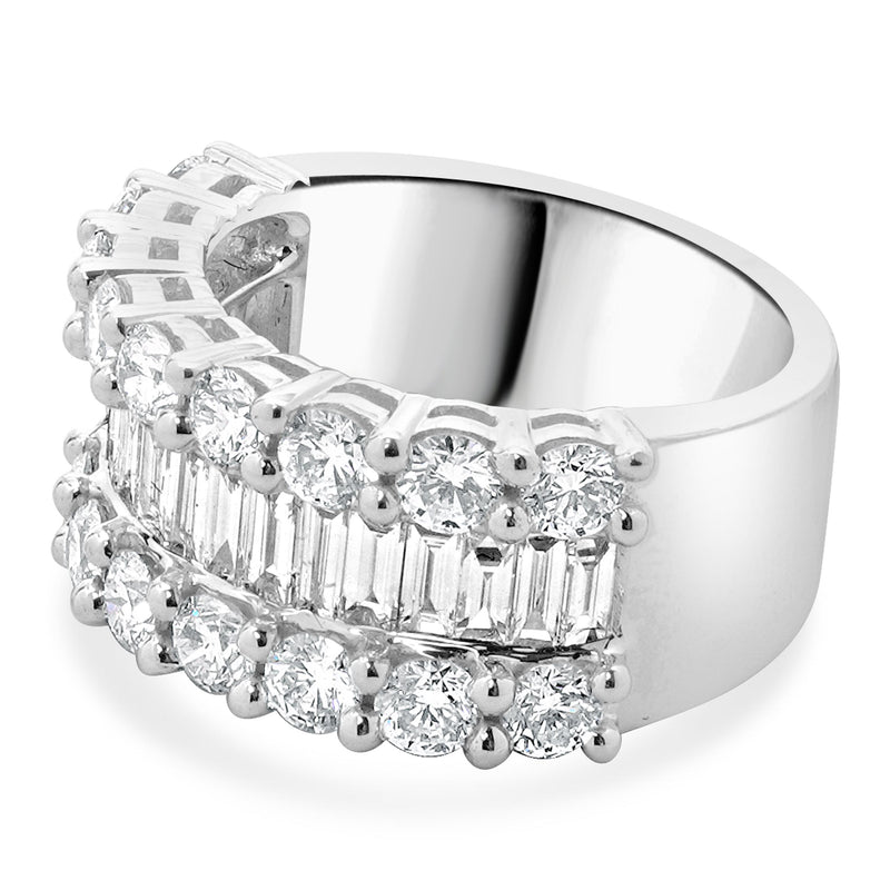 18 Karat White Gold Round and Baguette Diamond Cigar Band