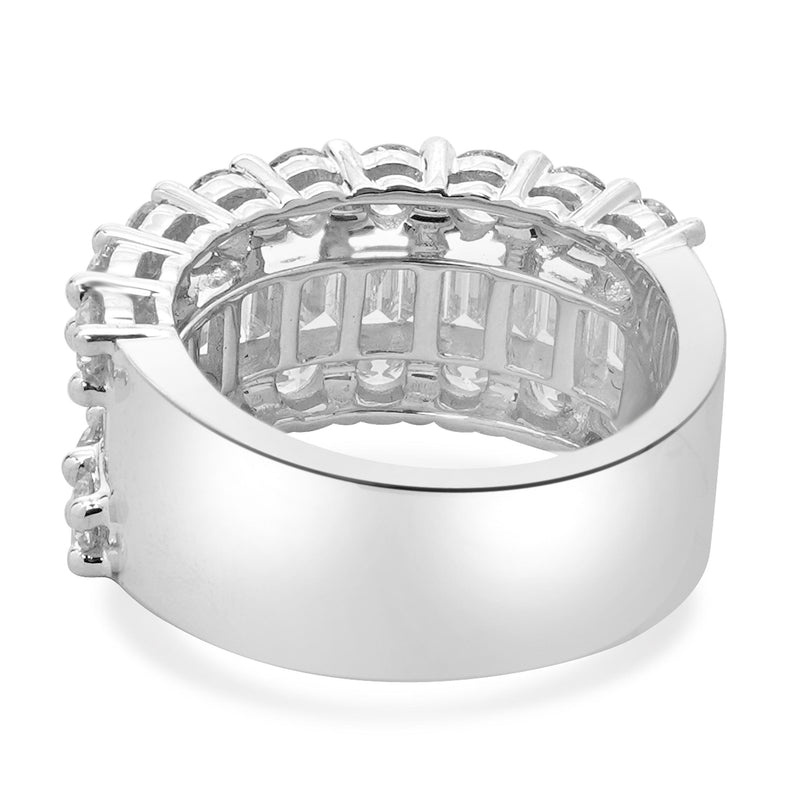 18 Karat White Gold Round and Baguette Diamond Cigar Band