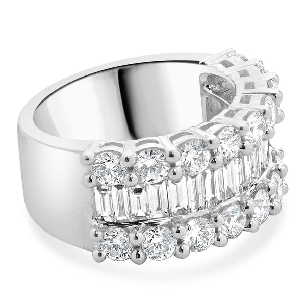 18 Karat White Gold Round and Baguette Diamond Cigar Band