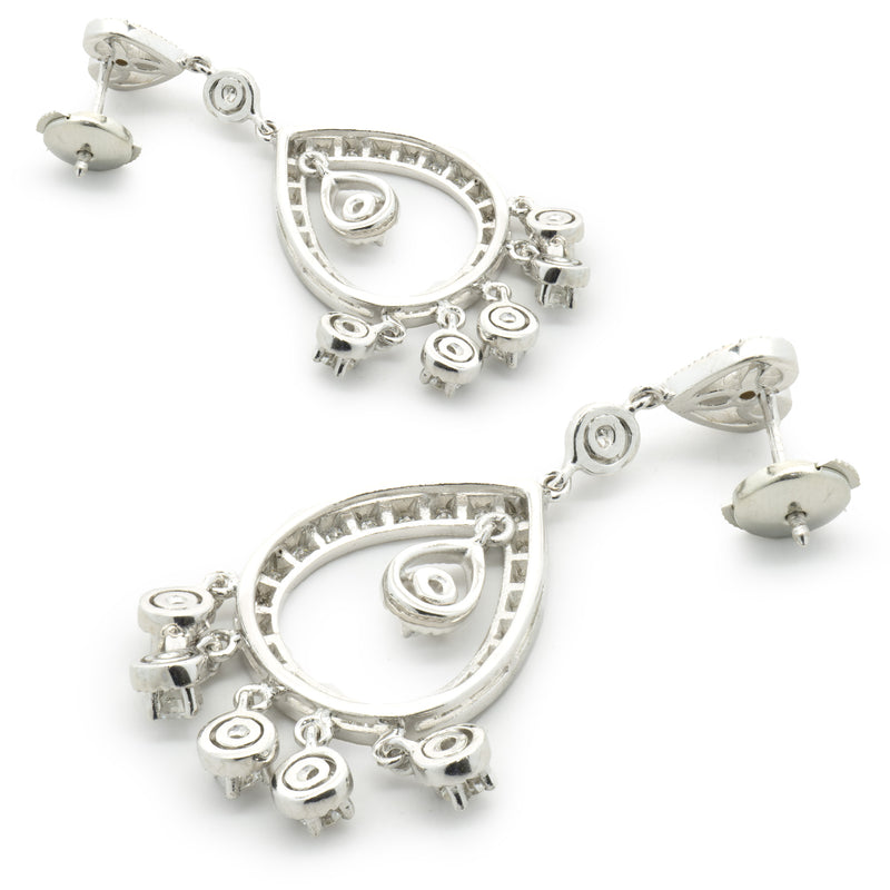 18 Karat White Gold Vintage Pear Shape Cutout Drop Earrings