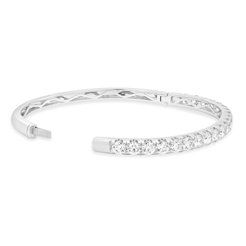 18 Karat White Gold Round Brilliant Cut Diamond Bangle Bracelet
