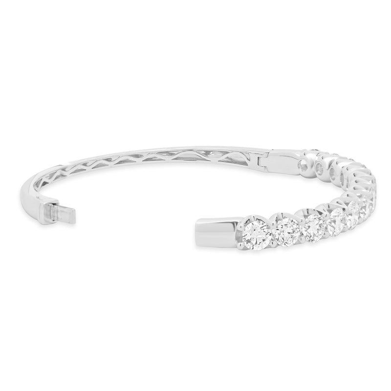 18 Karat White Gold Round Brilliant Cut Diamond Bangle Bracelet