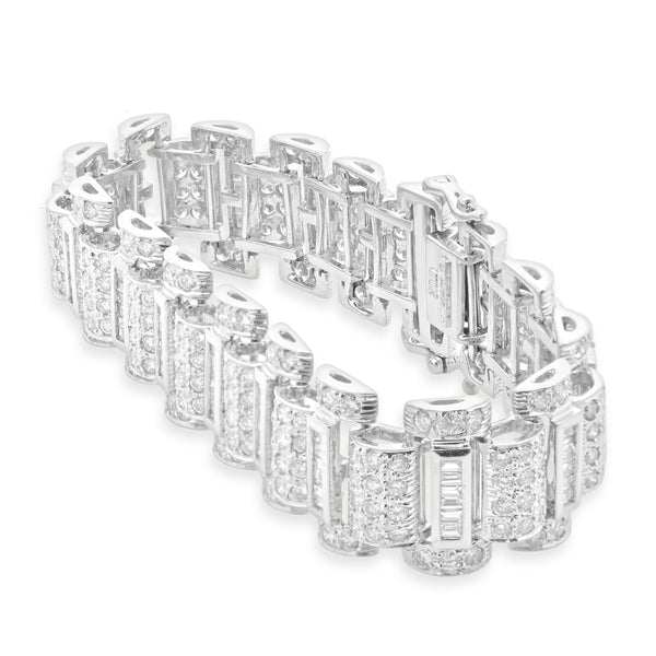 18 Karat White Gold Round Brilliant & Baguette Cut Diamond Link Bracelet