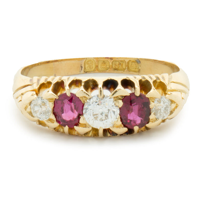 18 Karat Yellow Gold Vintage Diamond and ruby Ring
