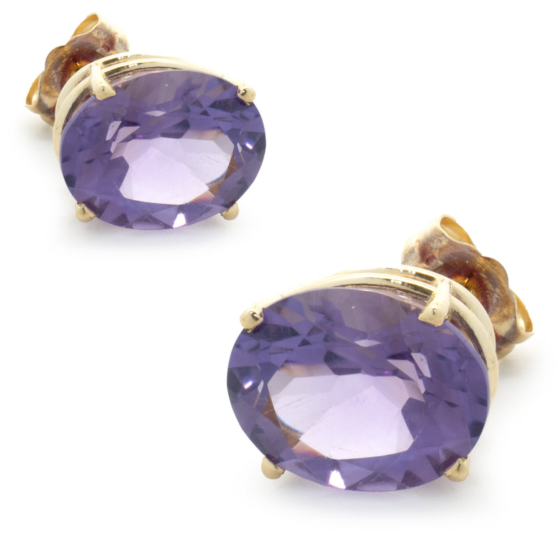 14 Karat Yellow Gold Oval Amethyst Stud Earrings