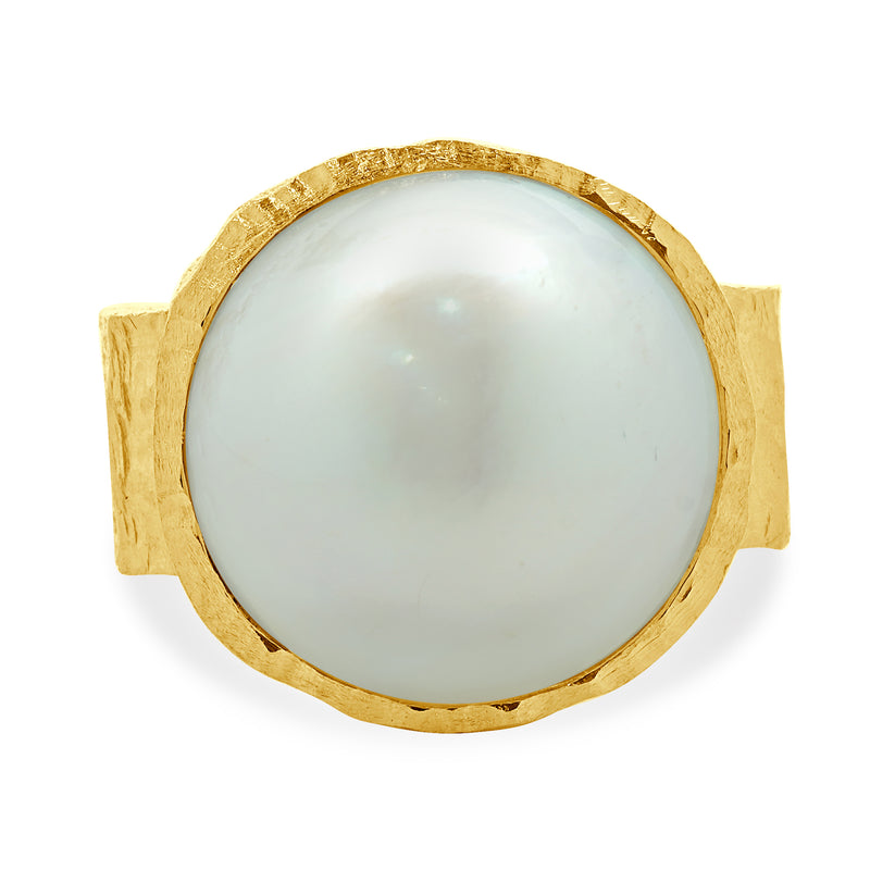 18 Karat Yellow Gold Hammered Mabe Pearl Ring