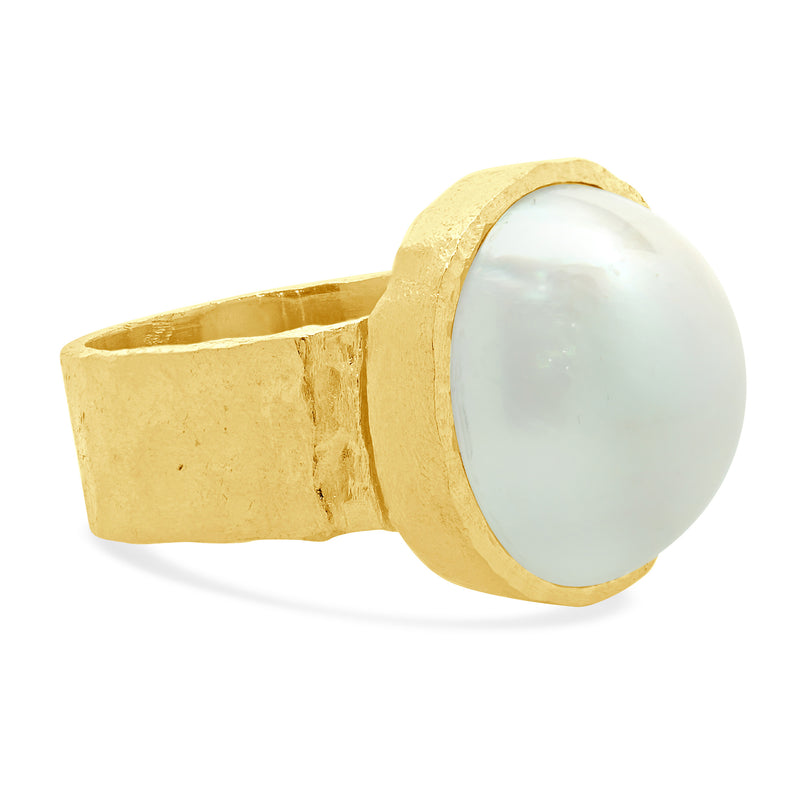 18 Karat Yellow Gold Hammered Mabe Pearl Ring