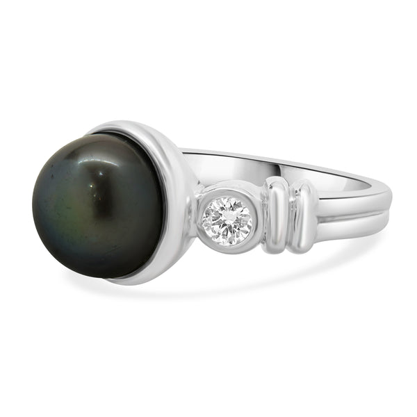 18 Karat White Gold Black Pearl and Diamond Ring