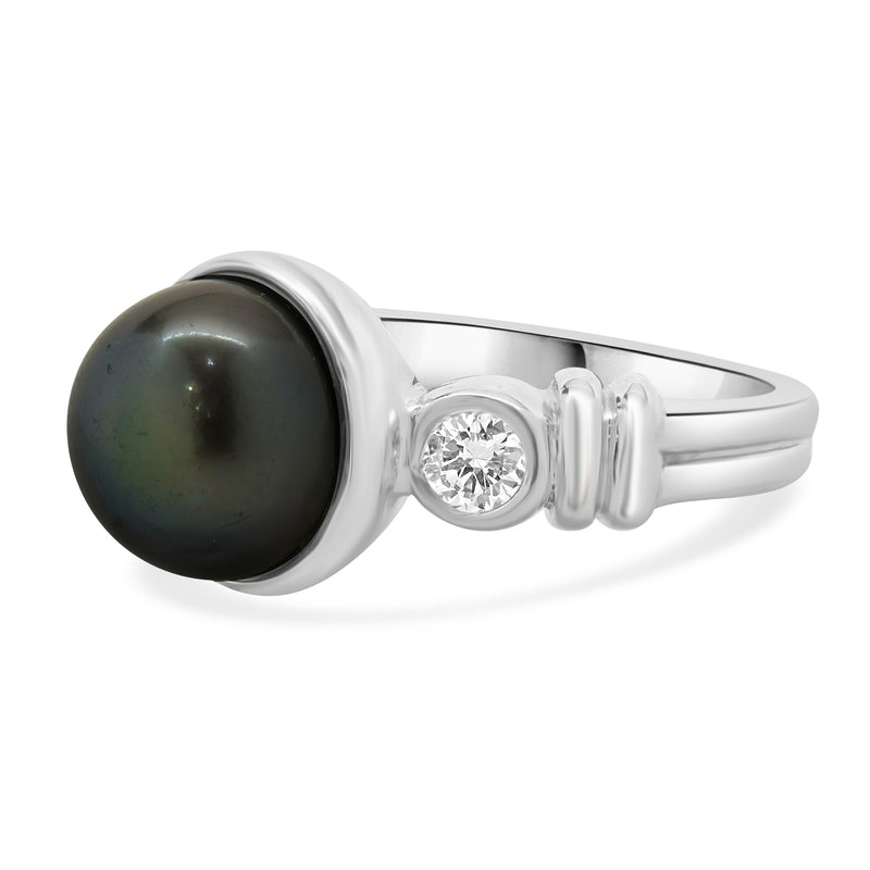 18 Karat White Gold Black Pearl and Diamond Ring