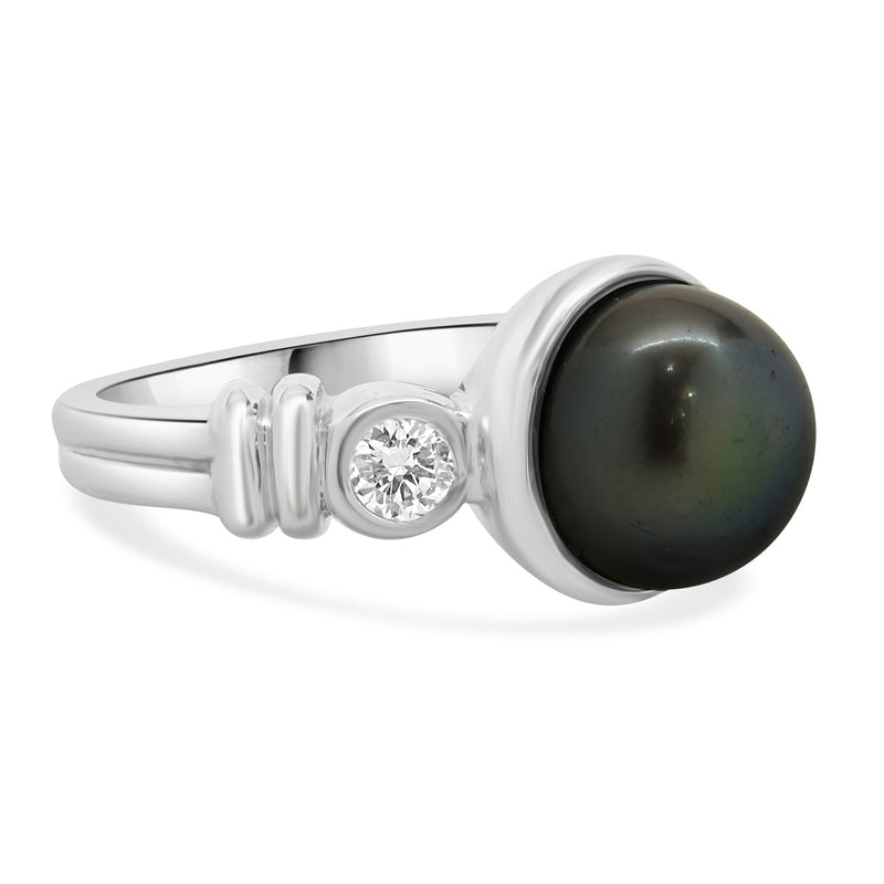 18 Karat White Gold Black Pearl and Diamond Ring