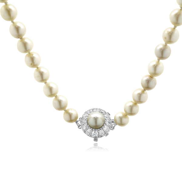 18 Karat White Gold Graduated Pearl Necklace with Pearl and Diamond Clasp