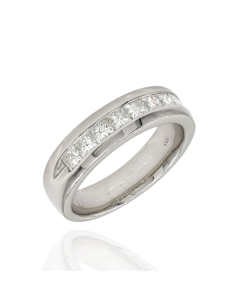 Single Row Diamond Ring in Platinum – The Estate Watch And Jewelry Company®
