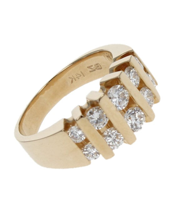 Round Diamond Ring in Yellow Gold