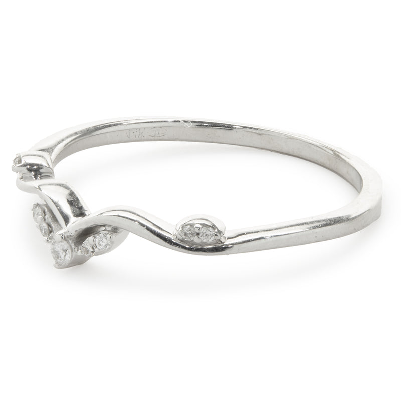 14 Karat White Gold Diamond Floral Crown Band