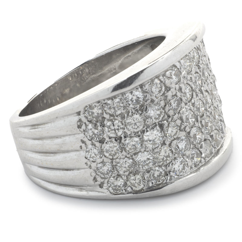 18 Karat White Gold Diamond Fashion Ring