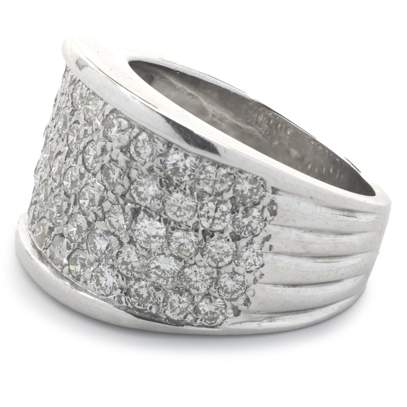 18 Karat White Gold Diamond Fashion Ring