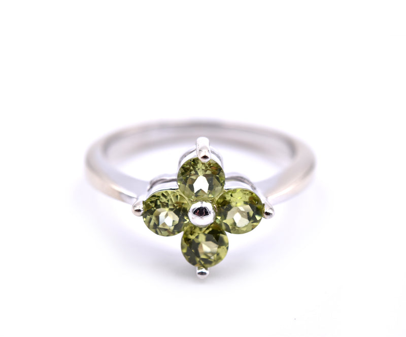 14k White Gold Peridot Clover Ring