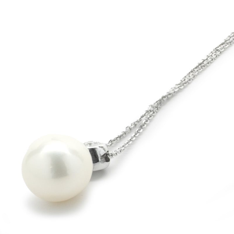 14 Karat White Gold Cultured Freshwater Pearl and Solitaire Diamond Drop Necklace