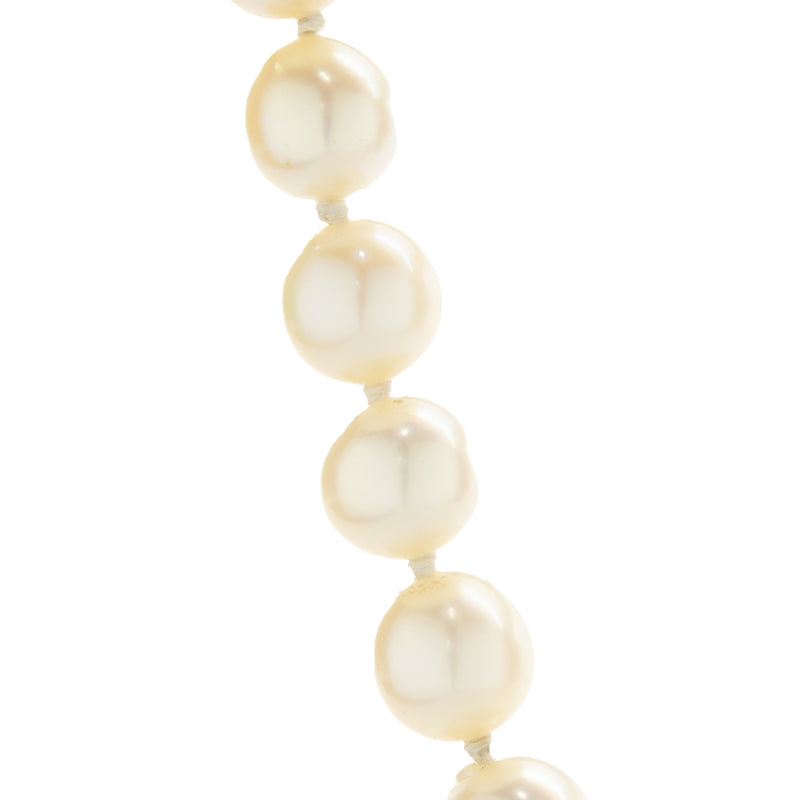 Graduated Pearl Necklace with 14 Karat White Gold Clasp